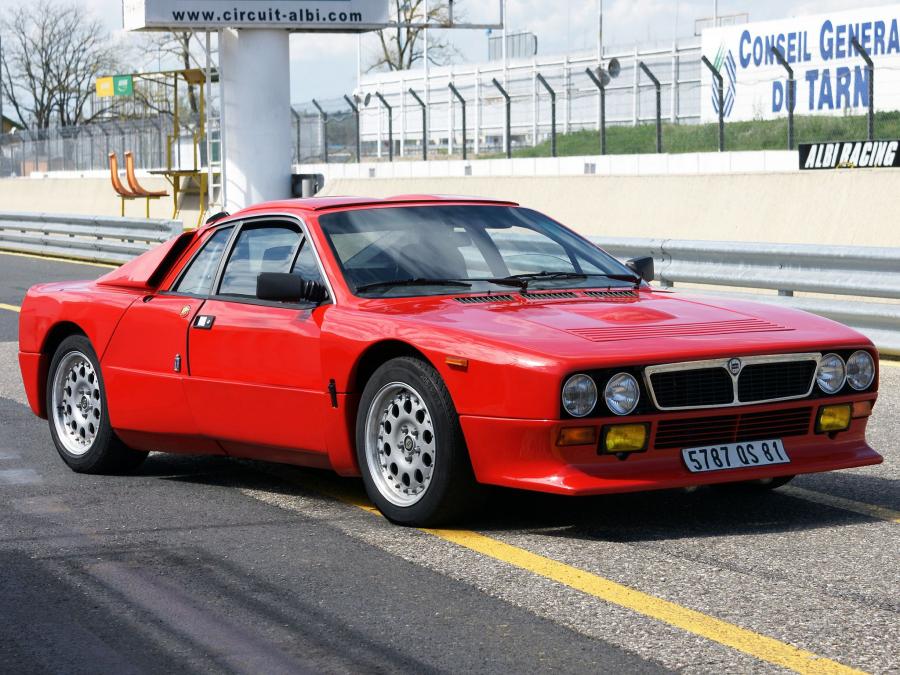  Lancia Rally 037 Stradale 1982 года  (фото 1 из 16)